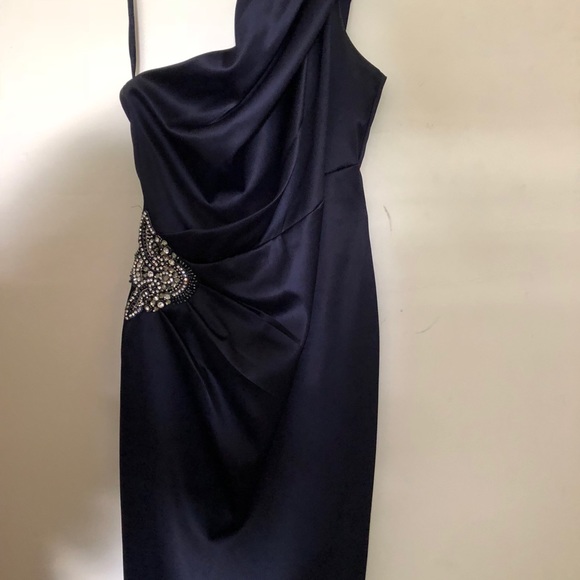 Elegant Eliza J One shoulder dress - Picture 2 of 3
